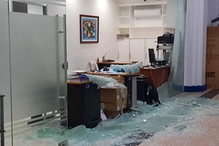 Umano'y lasing na pulis nag-amok sa MPD HQ; suspek, kapwa-pulis, patay