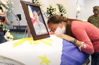 Mga labi ng 5 sundalo sa C-130 tragedy madamdaming sinalubong ng pamilya