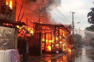 1 patay sa sunog sa Davao City, mahigit 400 bahay at isang paaralan tupok