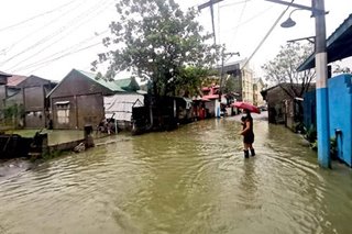 Ilang bahagi ng Bataan at Pampanga binaha dahil sa malakas na ulan