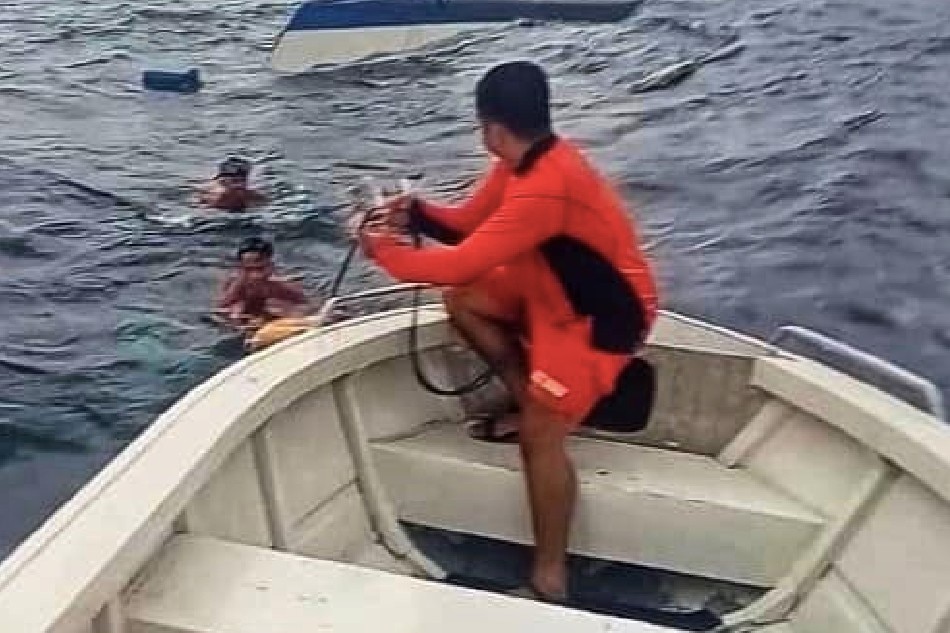 Coast Guard rescues 2 fishermen from capsized boat in Batangas 1