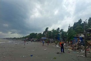 15 bahay nasira sa hampas ng alon sa Oton, Iloilo