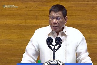 Stammering in SONA, Duterte jokingly blames teleprompter operator
