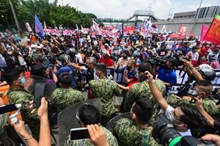 Barricade vs SONA protesters