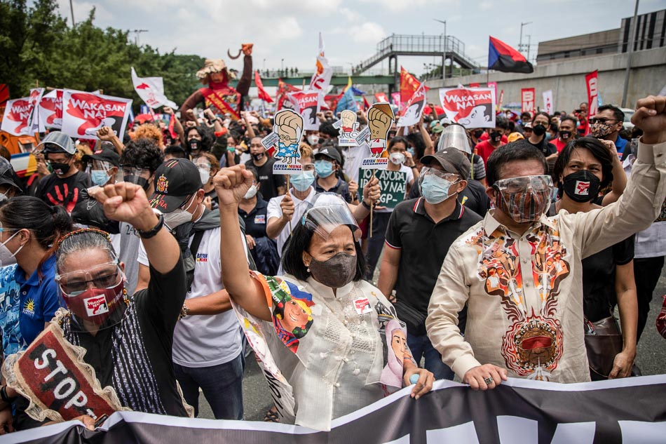 LOOK: Protesters gather in Duterte&#39;s final SONA 17