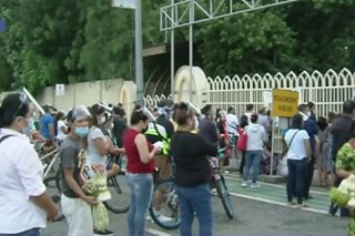 Mga deboto dagsa sa Baclaran sa kabila ng mas mahigpit na quarantine restrictions