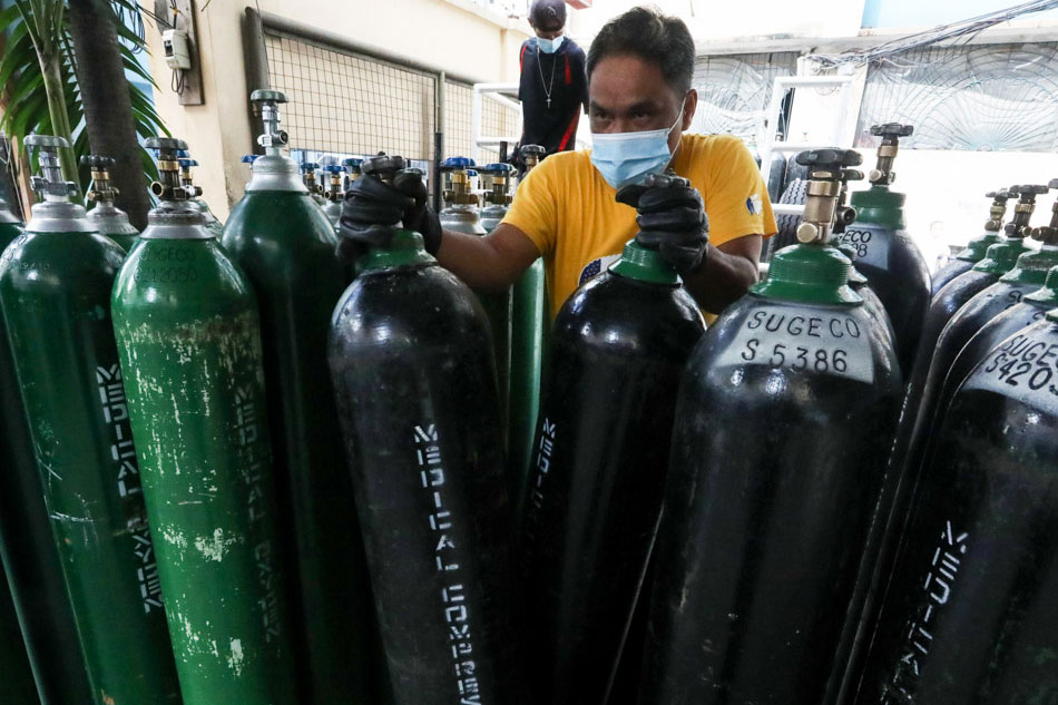 Preparing medical oxygen as COVID-19 cases rise in PH
