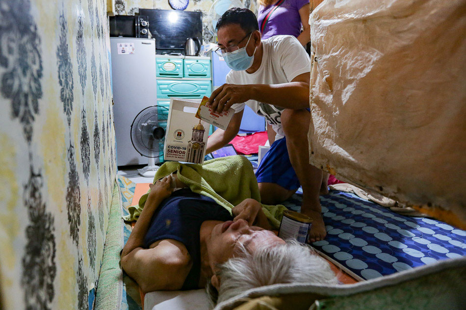Manila distributes health kits to elderly residents