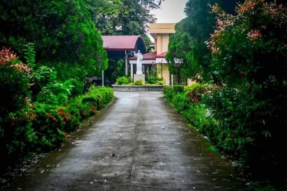 4-nuns-at-the-carmelite-monastery-and-convent-in-iloilo-city-were