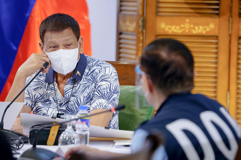 President Rodrigo Duterte confers with Health Secretary Francisco Duque III during a meeting with the Inter-Agency Task Force on Emerging Infectious Diseases (IATF-EID) at the Presidential Guest House in Panacan, Davao City on Aug. 10, 2020.