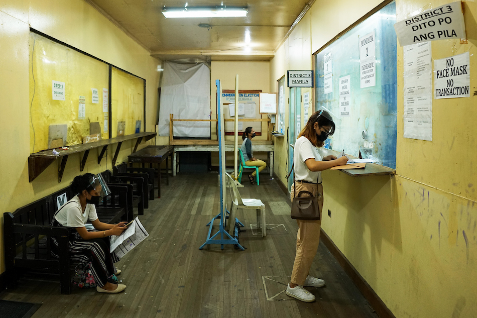 A woman registers for the 2022 national elections at an almost empty Comelec office in Aroceros, Manila on June 2, 2021 as voter registration remains low even after resuming operations last month. According to Manila District-1 Election Officer Marijune Uriarte, there are only about 100 voter registrants per day as the Comelec appealed to the public to register for the coming elections. Mores Heramis, ABS-CBN News
