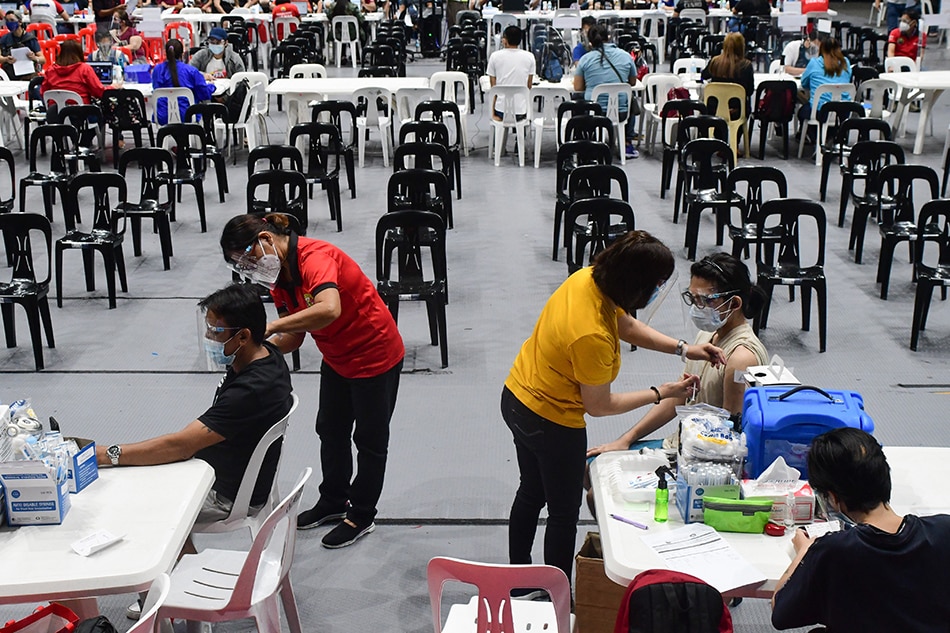 San Juan City residents and workers receive their COVID-19 vaccine dose on August 24, 2021. The MMDA said San Juan City will also open to inoculate other citizens soon as they nearly complete vaccinating eligible residents and workers within the city. Mark Demayo, ABS-CBN News