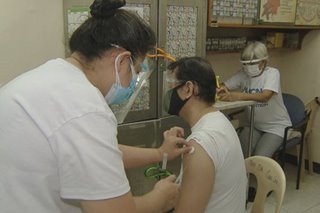 Walk-in vaccination sa Manila health centers, tuloy na