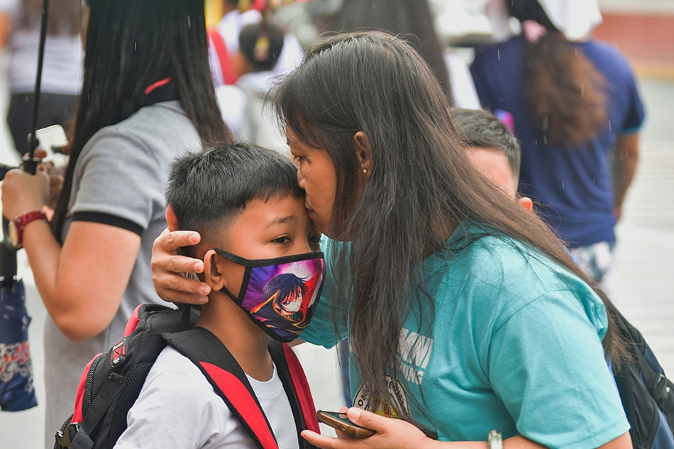 Students wear face masks in a school in Brgy Batasan Hills, Quezon City on Feb. 3, 2020. Mark Demayo, ABS-CBN News/File 
