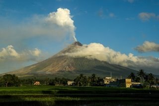 Alert 2 up over Mayon; Phivolcs warns of possible eruptions