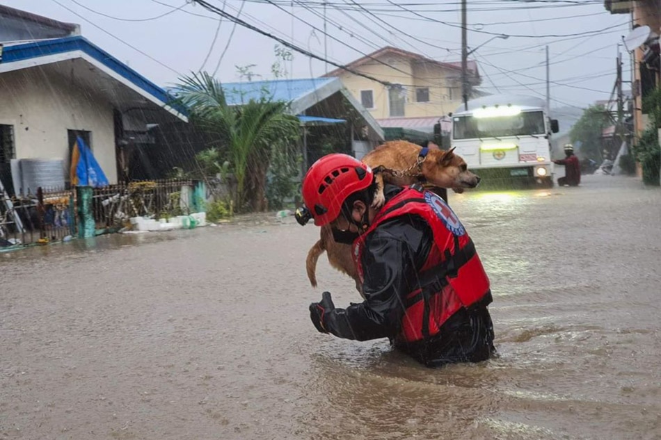 Rescue efforts amid floods in Batangas City