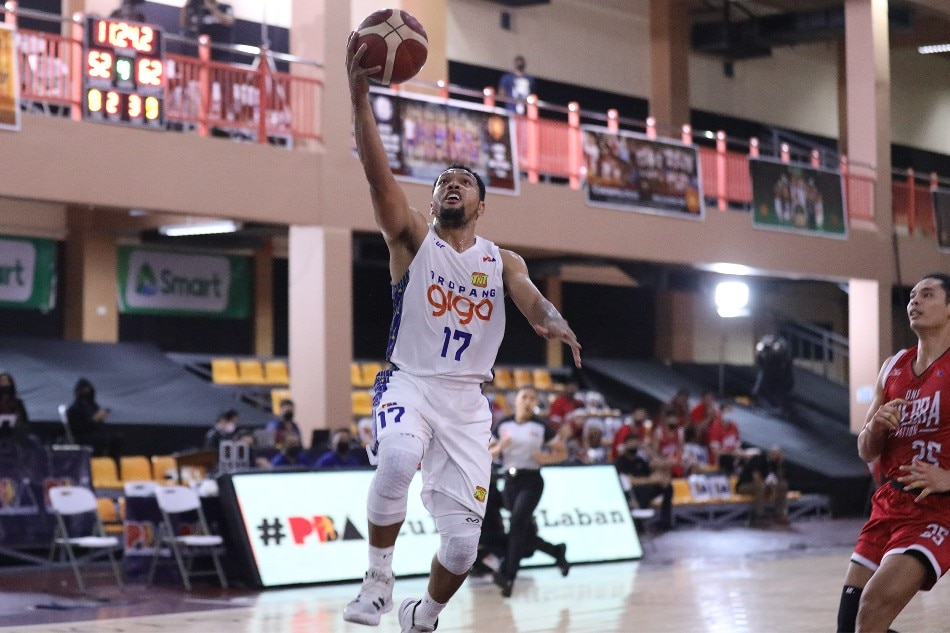 Jayson Castro comes up clutch as TNT Tropang Giga claim thrilling