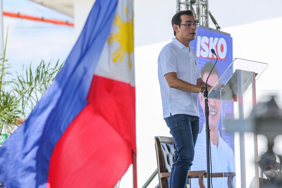 Manila Mayor Francisco ‘Isko’ Domagoso and physician Willie Ong declare their candidacy for the 2022 presidential elections at the Baseco Community playground in Tondo Manila on September 22, 2021. Jonathan Cellona, ABS-CBN News