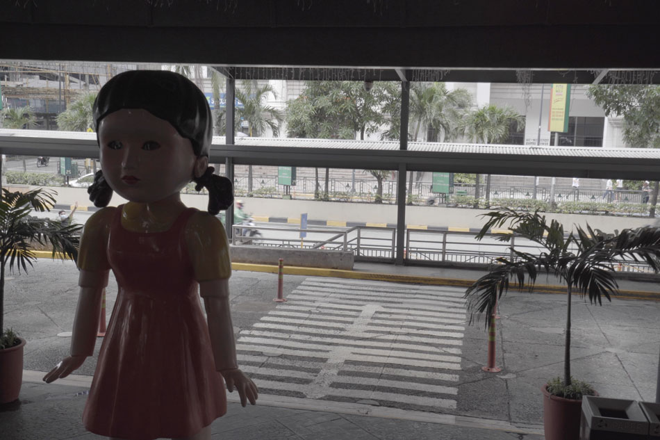  Netflix Philippines takes Squid Game to a new level with a 10-foot-tall scary doll eyeing jaywalkers along Ortigas mall. Handout