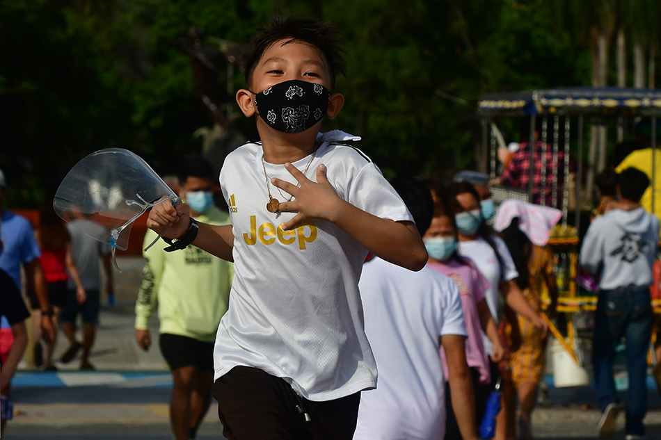 Families stroll along the Manila baywalk on July 11, 2021. The Inter-Agency Task Force on COVId-19 recently allowed children ages five and up are to go outdoors, except in facilities such as malls, in areas under GCQ, GCQ with restrictions, and MGCQ. Mark Demayo, ABS-CBN News