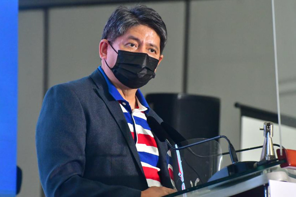 Lawyer Larry Gadon files his certificate of candidacy (COC) for senator at Comelec’s designated venue at the Harbor Garden tent of the Sofitel Hotel in Pasay City on October 05, 2021. Mark Demayo, ABS-CBN News
