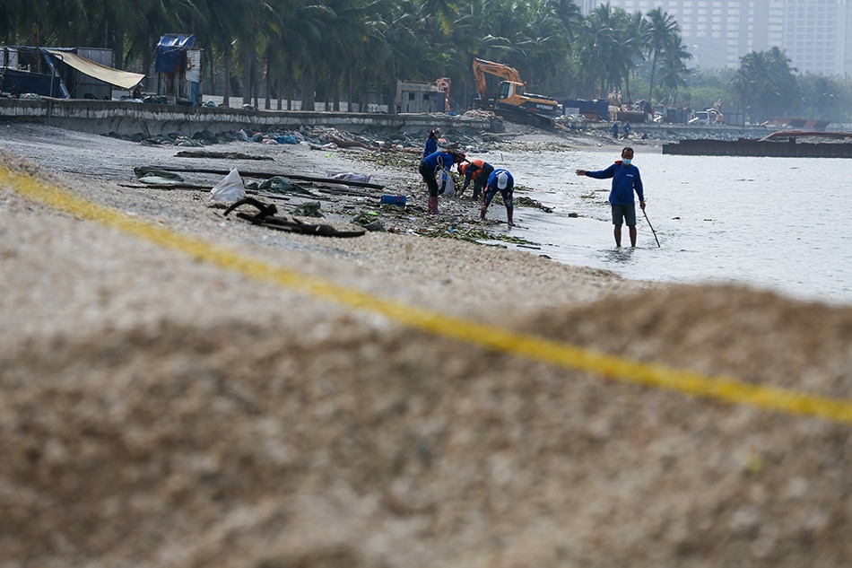 People flock to the parcel of land on Roxas Boulevard covered with sand on the reopening of the Manila Bay Dolomite Beach on October 16, 2021. Jonathan Cellona, ABS-CBN News/File