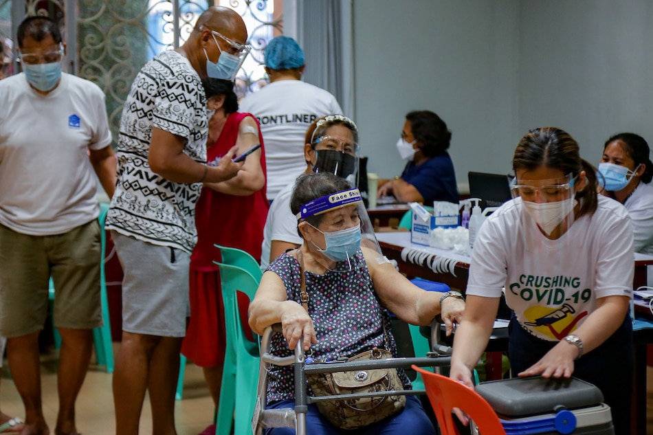 Elderly citizens receive their second dose of Moderna’s COVID-19 vaccine inside the Ramon Magsaysay High School in Manila on September 4, 2021. The Food and Drug Administration said that they have cleared Moderna’s vaccine for the use of 12 to 17-year-olds after thorough evaluation by vaccine experts. George Calvelo, ABS-CBN News