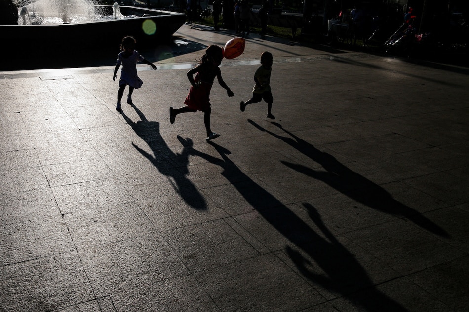 Children play at the Rajah Sulayman Park in Malate, Manila on Oct. 19, 2021. More people spend their time outdoors as the IATF eased NCR’s quarantine restrictions to Alert Level 3. George Calvelo, ABS-CBN News