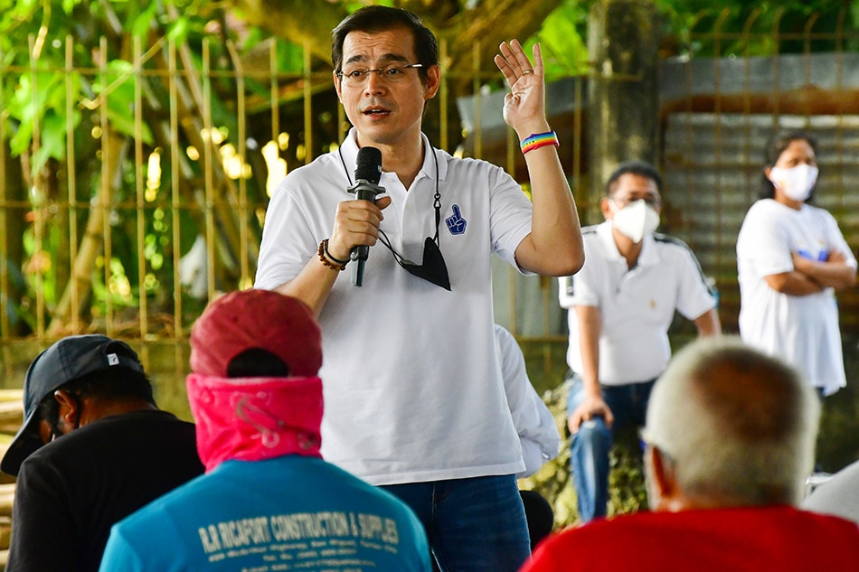 2022 presidential aspirant Manila Mayor Isko Moreno Domagoso meets with residents and farmers in Barangay Banaba, Tarlac City on October 21, 2021. The official campaign period for national position candidates for the May 2022 elections will only begin on Feb. 8, 2022. Mark Demayo, ABS-CBN News