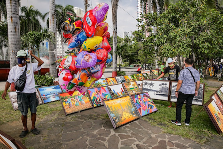 A group of artists puts their paintings on display at the Rajah Sulayman Park in Malate, Manila on October 19, 2021 amid eased quarantine restrictions in the capital region. George Calvelo, ABS-CBN News