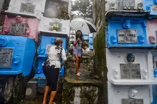 A rainy visit to Barangka cemetery
