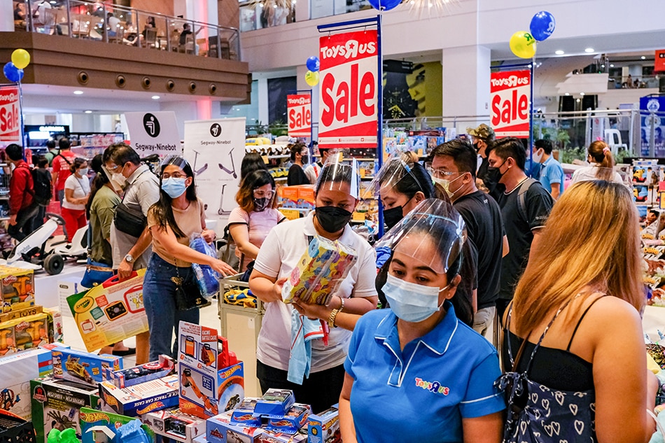 People shop inside a mall in Makati City on November 6, 2021. Several Filipinos went out on the first weekend since restrictions were eased down to alert level 2, allowing all ages inside malls and public places. George Calvelo, ABS-CBN News/File