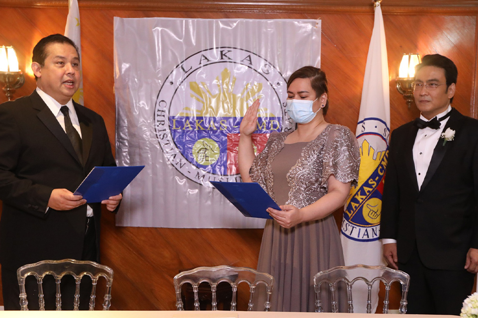 Davao City Mayor Sara Duterte-Carpio takes her oath as a member of Lakas-CMD on Nov. 11, 2021. Photo courtesy of the office of House Majority Leader and Leyte 1st District Rep. Martin Romualdez