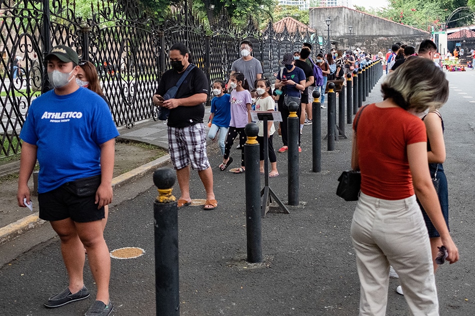 Tourists fall in line to get inside Fort Santiago in Intramuros, Manila on November 20, 2021. National Task Force Against COVID-19 Spokesperson Restituto Padilla called on the public to be “conscious” when going out and to still bring face shields as some establishments require it amid the loose quarantine. George Calvelo, ABS-CBN News