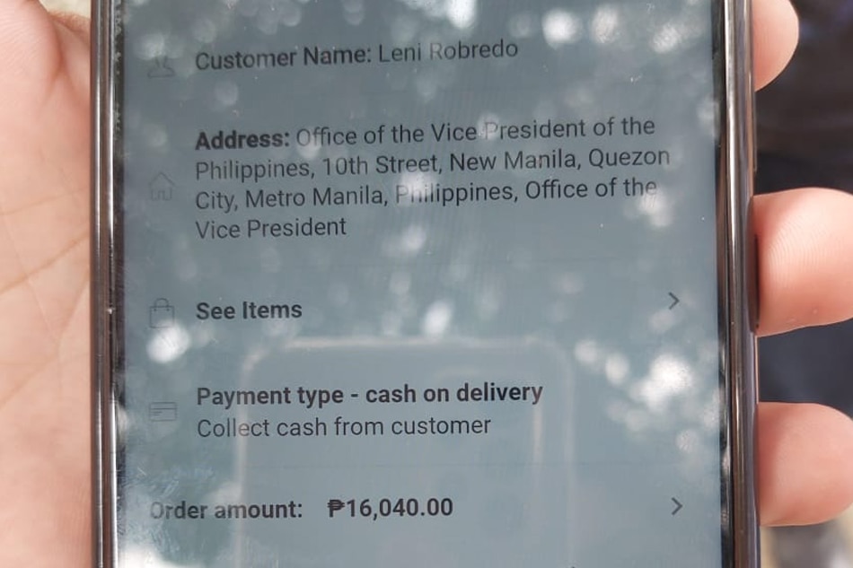 Atty Barry Gutierrez shows a photo of the fake order details. Photo from Barry Gutierrez's Twitter page