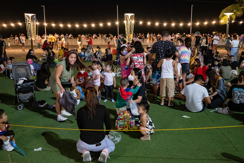 People visit the SM By the Bay at the Mall of Asia grounds in Pasay City on November 19, 2021. George Calvelo, ABS-CBN News