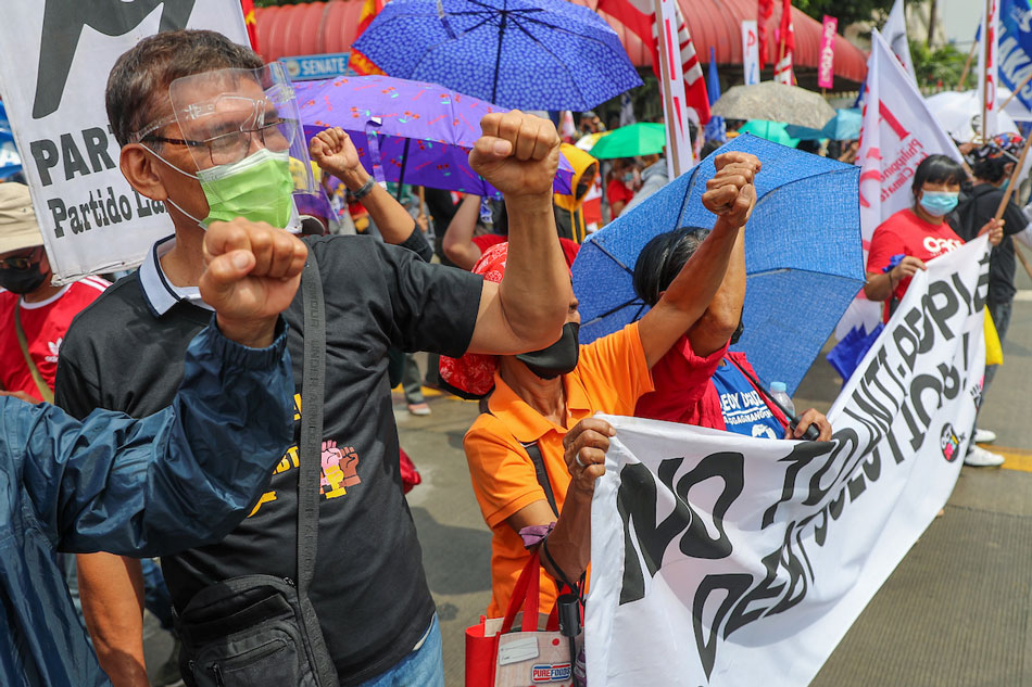 Health workers and supporters under the Bukluran ng Manggagawang Pilipino (BMP), led by their chairman and presidential candidate Ka Leody De Guzman, troop to the Senate in Pasay City on Oct. 28, 2021 to demand a higher budget for the pandemic response. Jonathan Cellona, ABS-CBN News/File]