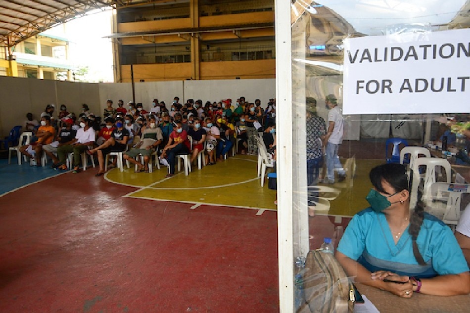 Quezon City residents queue for their COVID-19 vaccine dose at the Batasan Hills National High School on November 29, 2021. Mark Demayo, ABS-CBN News/file