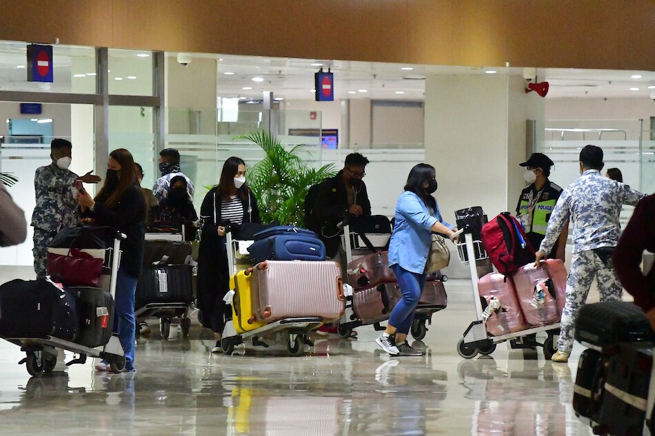Passengers arrive at the NAIA Terminal 1 on Nov. 29, 2021 amid the IATF ban on 14 countries affected by the Omicron variant of the coronavirus. Mark Demayo, ABS-CBN News/File
