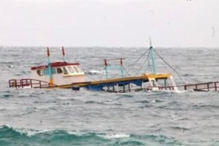 14 crew ng lumubog na bangka sa Capul Island, nasagip