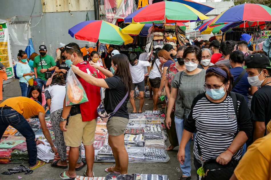 Vendors crowd Redemptorist road beside the Baclaran Church in Parañaque City on December 15, 2021. People continue to flock to public places and market stalls for their Christmas shopping as Christmas day nears. George Calvelo, ABS-CBN News