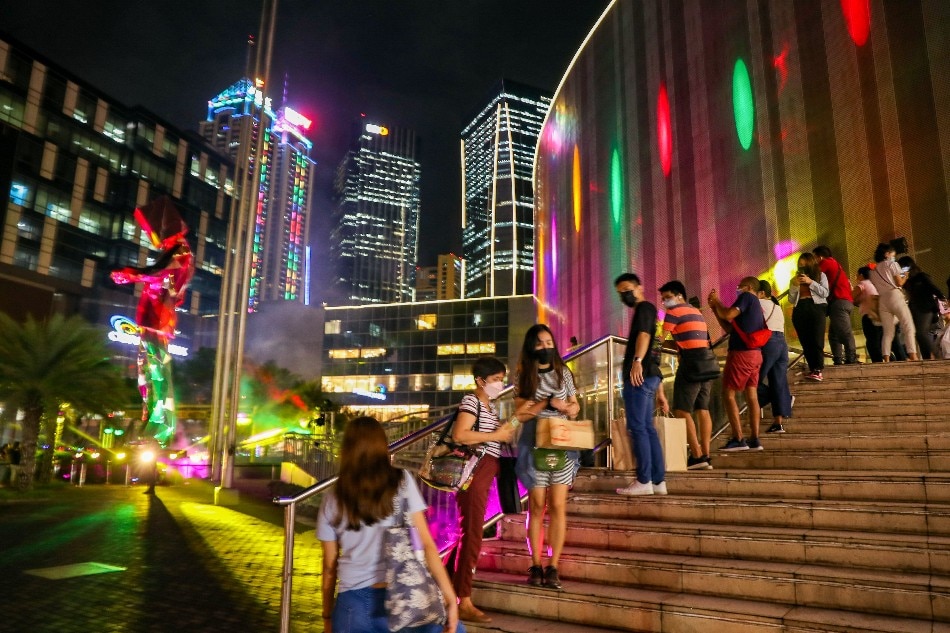 SM Megamall launches its Prism of Lights, a sound and light show at the Time sculpture which can be seen from the mall’s outdoor dining area and terrace and along EDSA on December 17, 2021. The 15-minute show will run from December 17 to 20 starting at 7 pm with 20-minute intervals until 9 pm. Jonathan Cellona, ABS-CBN News