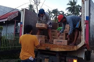 Silago LGU namahagi ng relief packs sa mga nasalanta ng bagyo