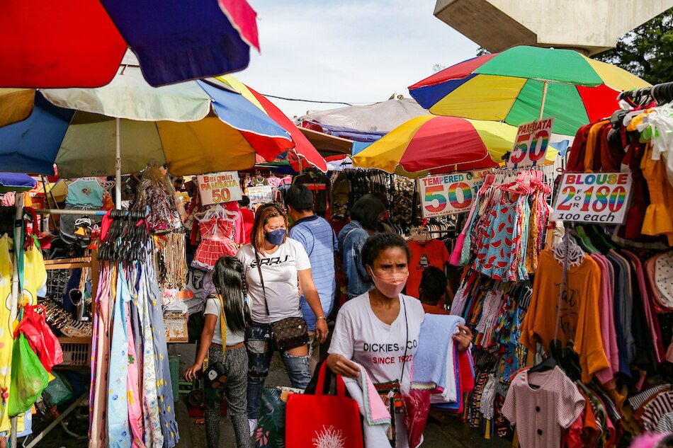Vendors crowd Redemptorist road beside the Baclaran Church in Parañaque City on December 15, 2021. People continue to flock to public places and market stalls for their Christmas shopping as Christmas day nears. George Calvelo, ABS-CBN News