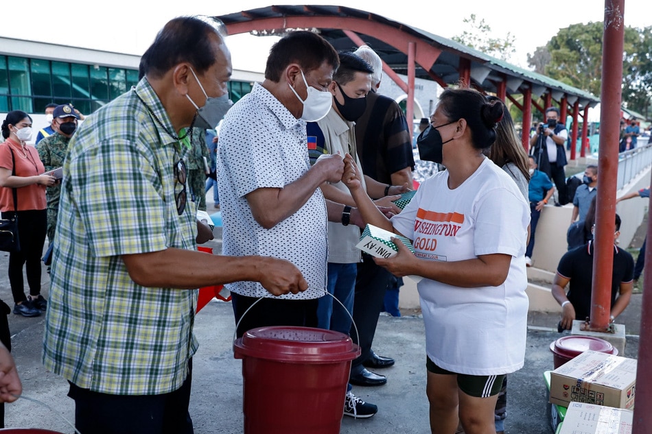 Duterte distributes relief goods to typhoon victims