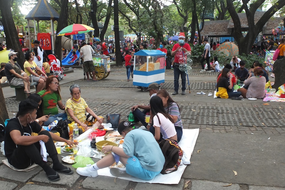 Visitors flock to the Quezon Memorial Circle in Quezon City on Christmas Day, Saturday. Health experts cautioned on the slight increase in COVID-19 cases compared last week and advised the public to observe minimum health protocols as threat of coronavirus remain. Mark Demayo, ABS-CBN News