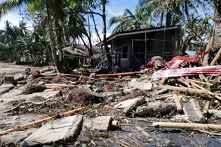 Trapal, coconut tree bilang silungan ng Odette victims hirit ni Duterte