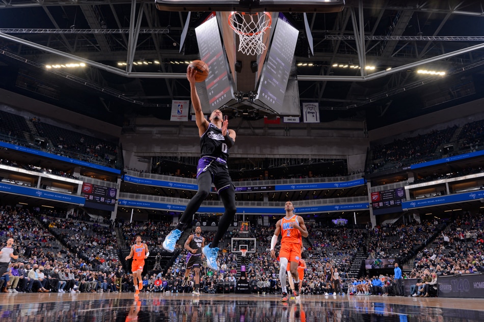  Tyrese Haliburton #0 of the Sacramento Kings drives to the basket during the game against the Oklahoma City Thunder on December 28, 2021 at Golden 1 Center in Sacramento, California. Rocky Widner, NBAE via Getty Images/AFP
