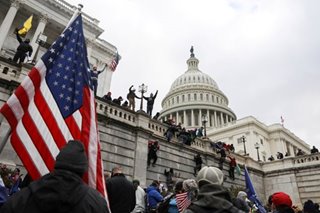 Trump supporters nag-riot, nilusob ang US Capitol
