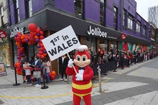 Long lines as Jollibee opens store in Wales, UK